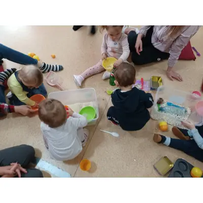 REȚETE PRACTICE DE JOCURI SI ACTIVITĂȚI SENZORIALE PENTRU COPII SUB 3 ANI 